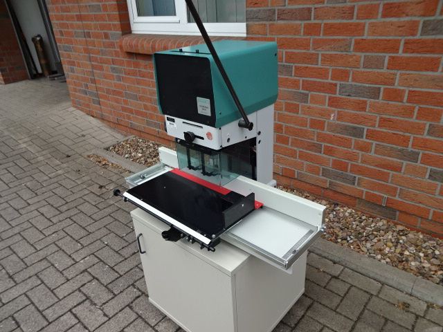 Papierbohrmaschine